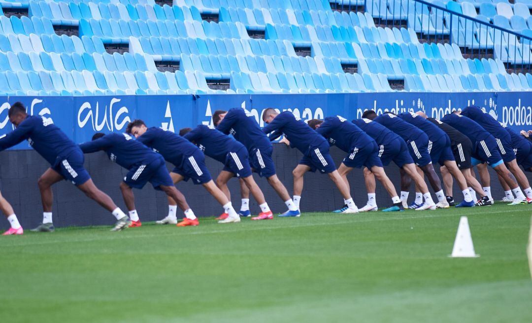 Los futbolistas del Real Zaragoza en el entrenamiento de La Romareda