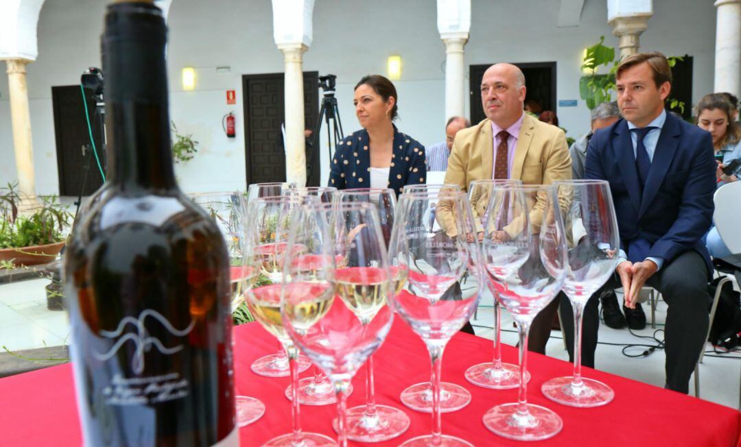 Autoridadesd urante la presentación de la Cata del Vino Montilla Moriles