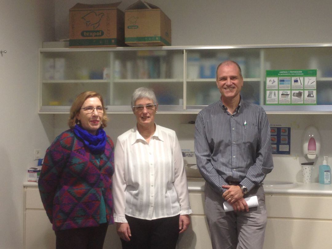 La enfermera pediátrica del Centro de Salud de Barañáin, Arantza Iñúrrieta, la enfermera del Centro de Salud de Villava, Guillermina Marí y el médico de familia del Centro de Salus de San Juan, Pablo Aldaz. 