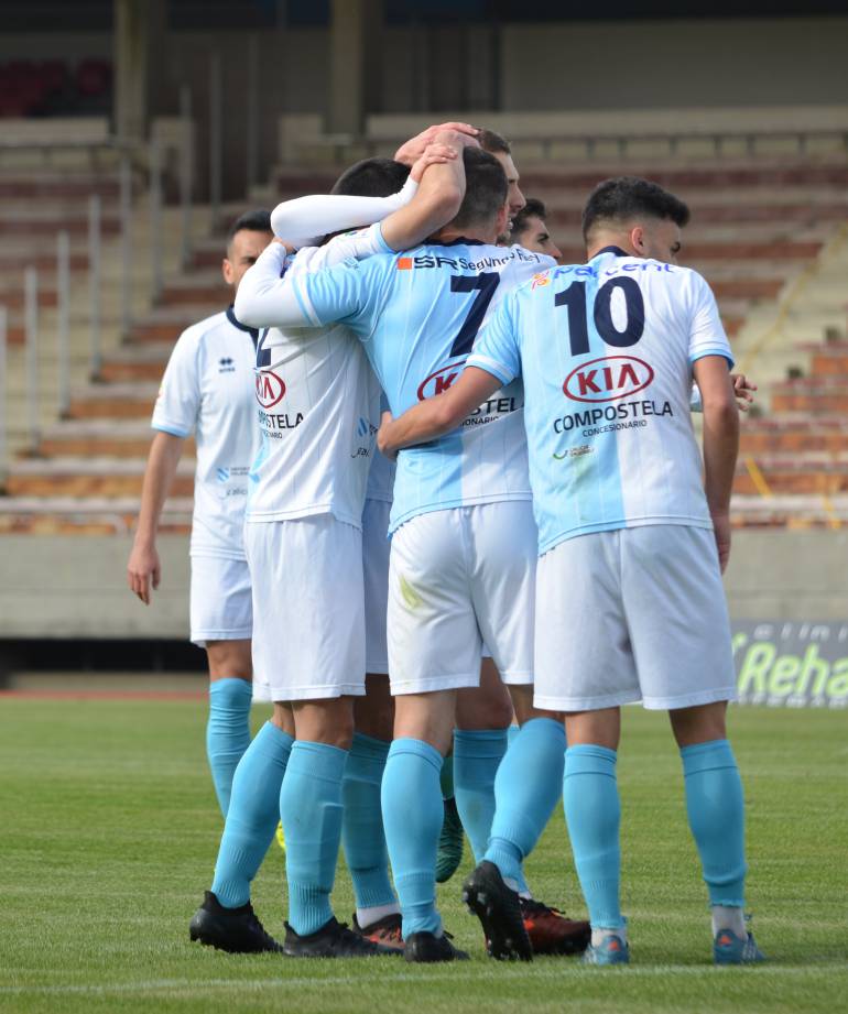 Los jugadores del Compos, celebrando un gol en San Lázaro esta temporada