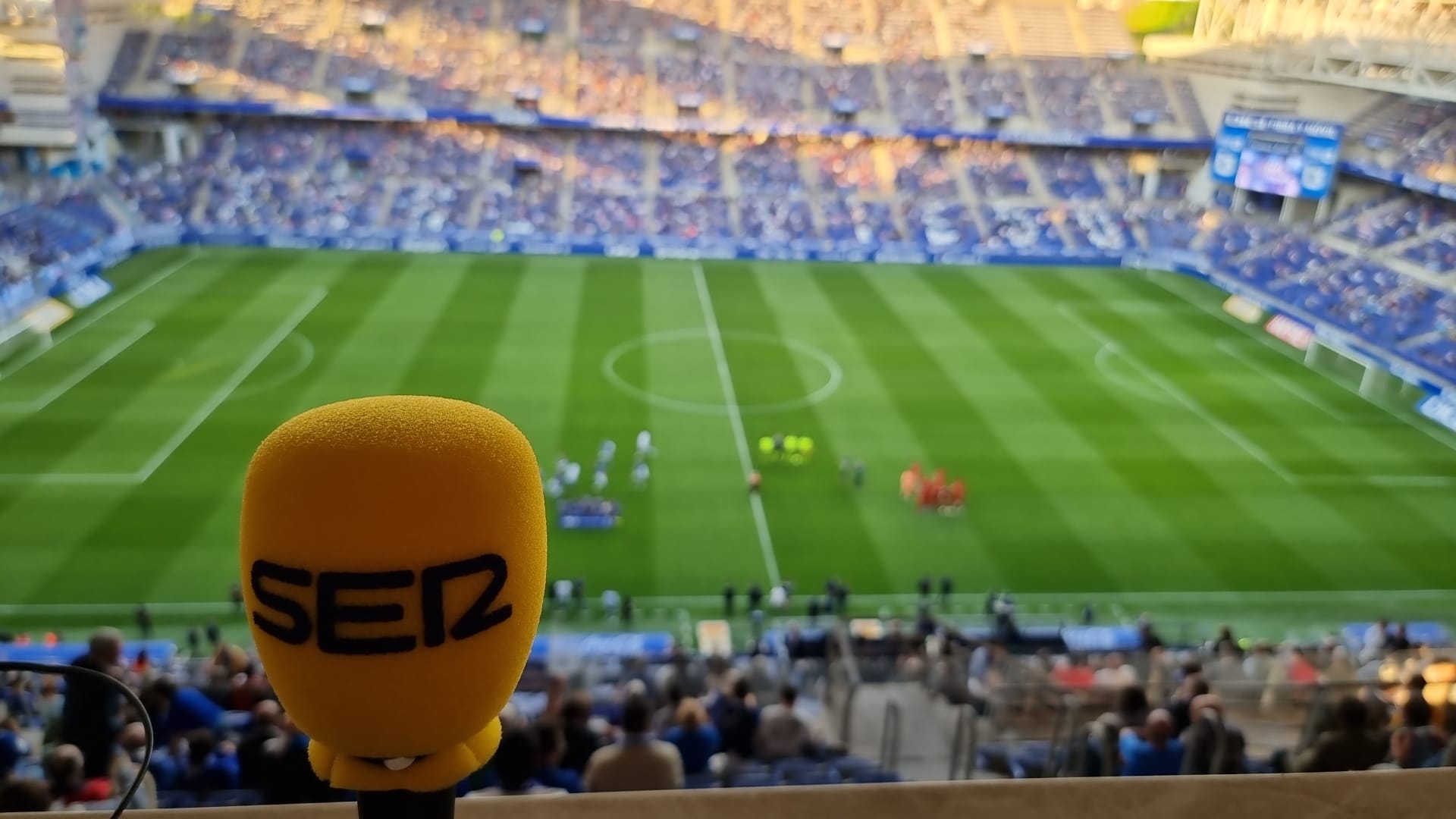 Vista del Carlos Tartiere desde la cabina de Radio Asturias (Martín Gago)