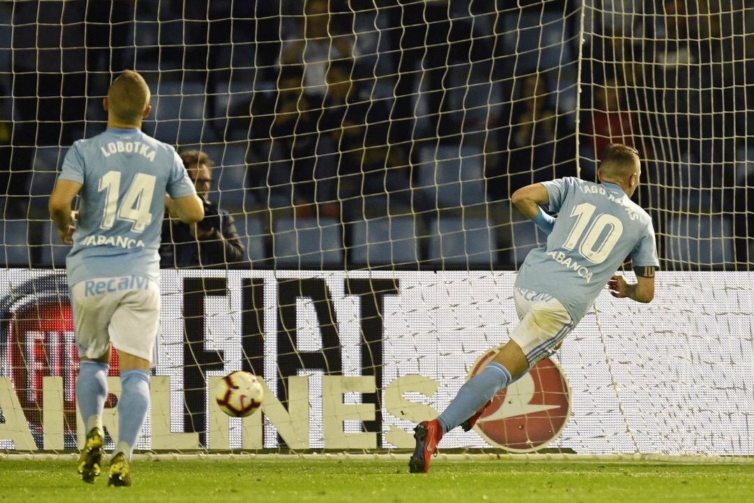 Iago Aspas celebrando el 2-0 al Barcelona