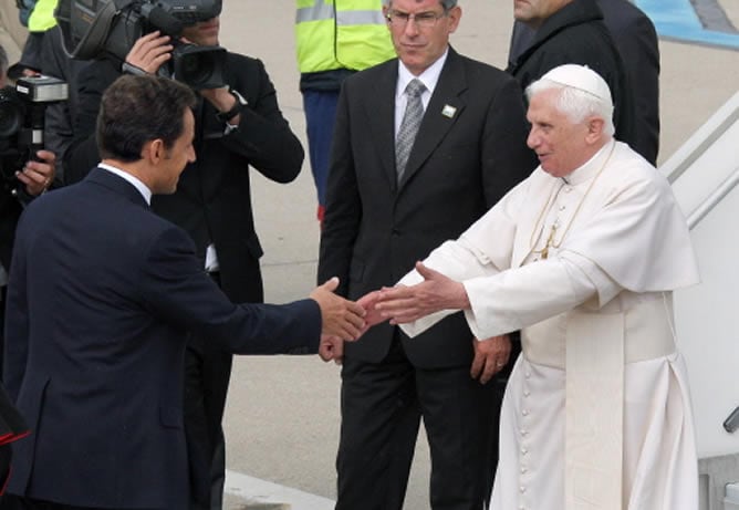 Durante este viaje visitará  París y el santuario mariano de Lourdes, que conmemora el 150 aniversario de las apariciones de la Virgen