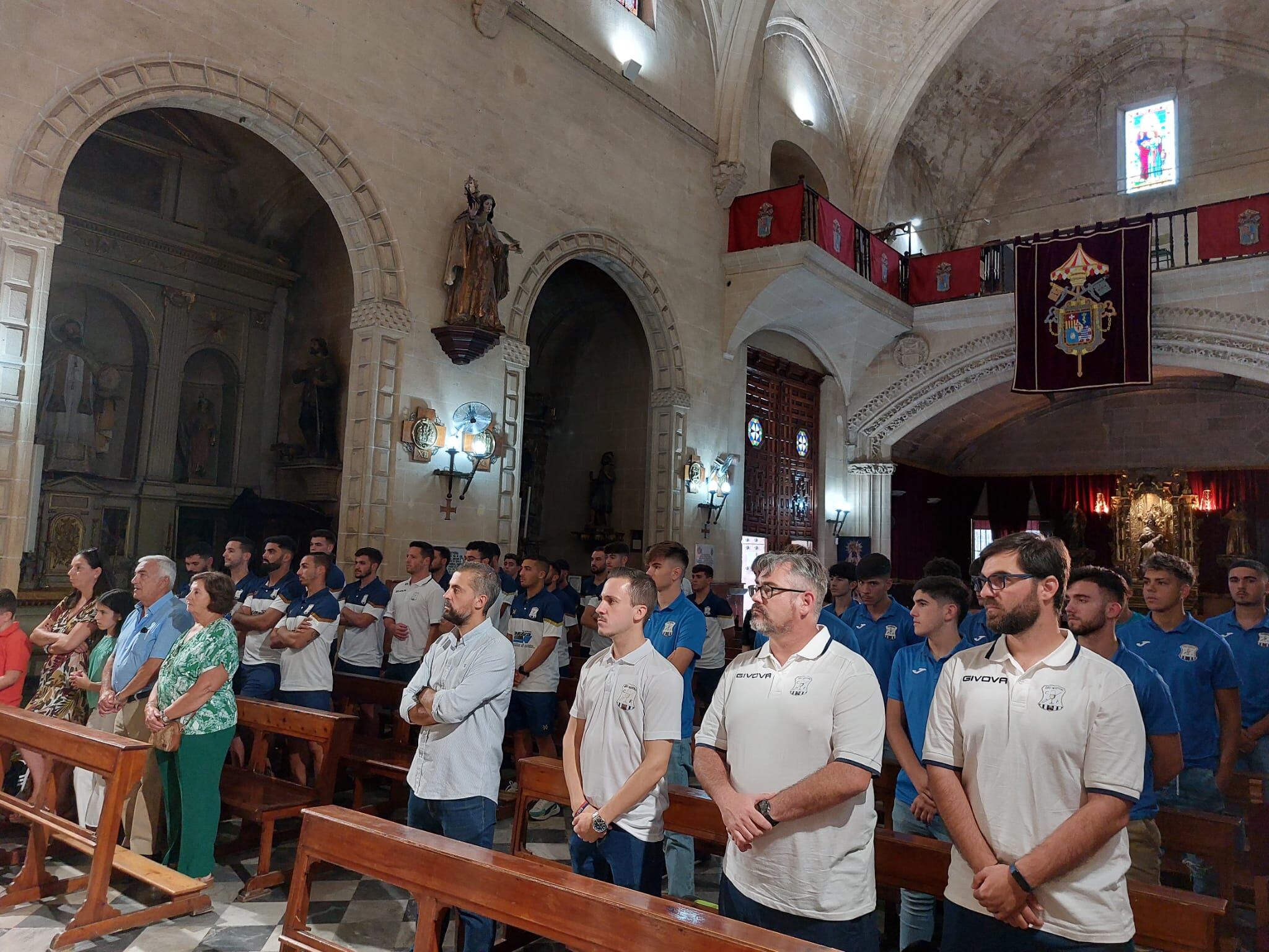 Jugadores, técnicos y directivos en la Basílica de la Merced