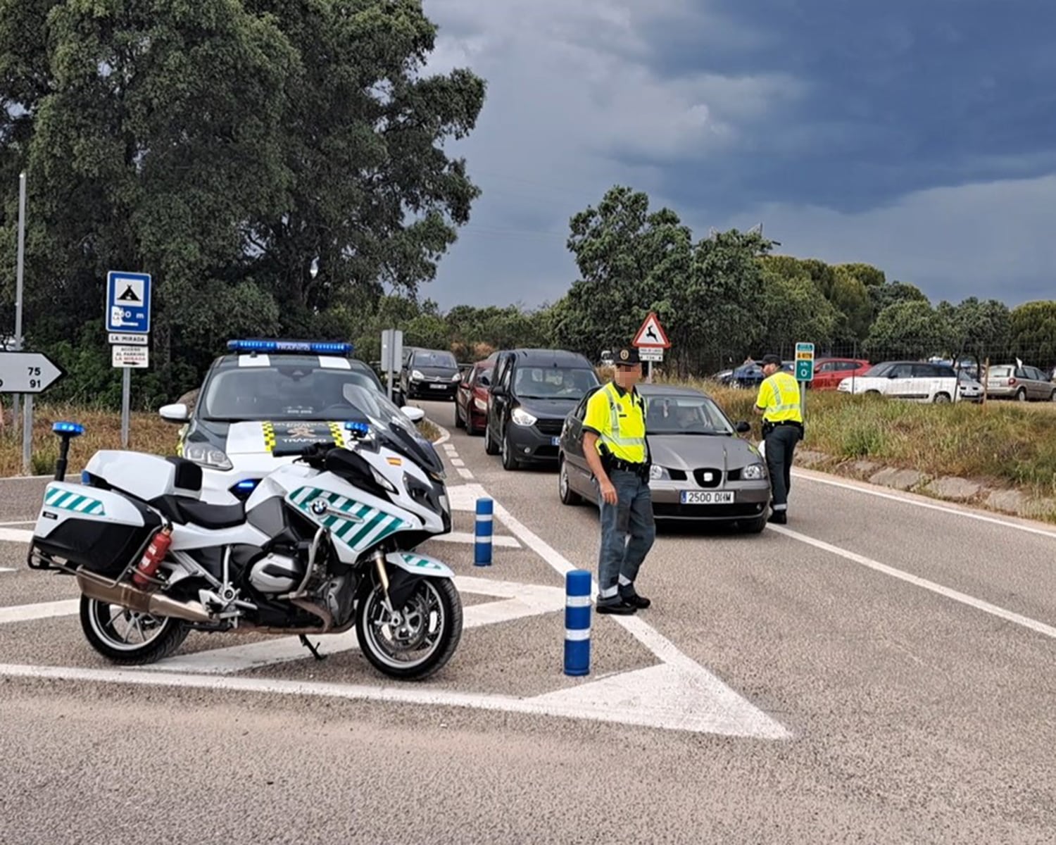 Agentes de la Guardia Civil durante un control de alcohol y drogas en la provincia de Jaén