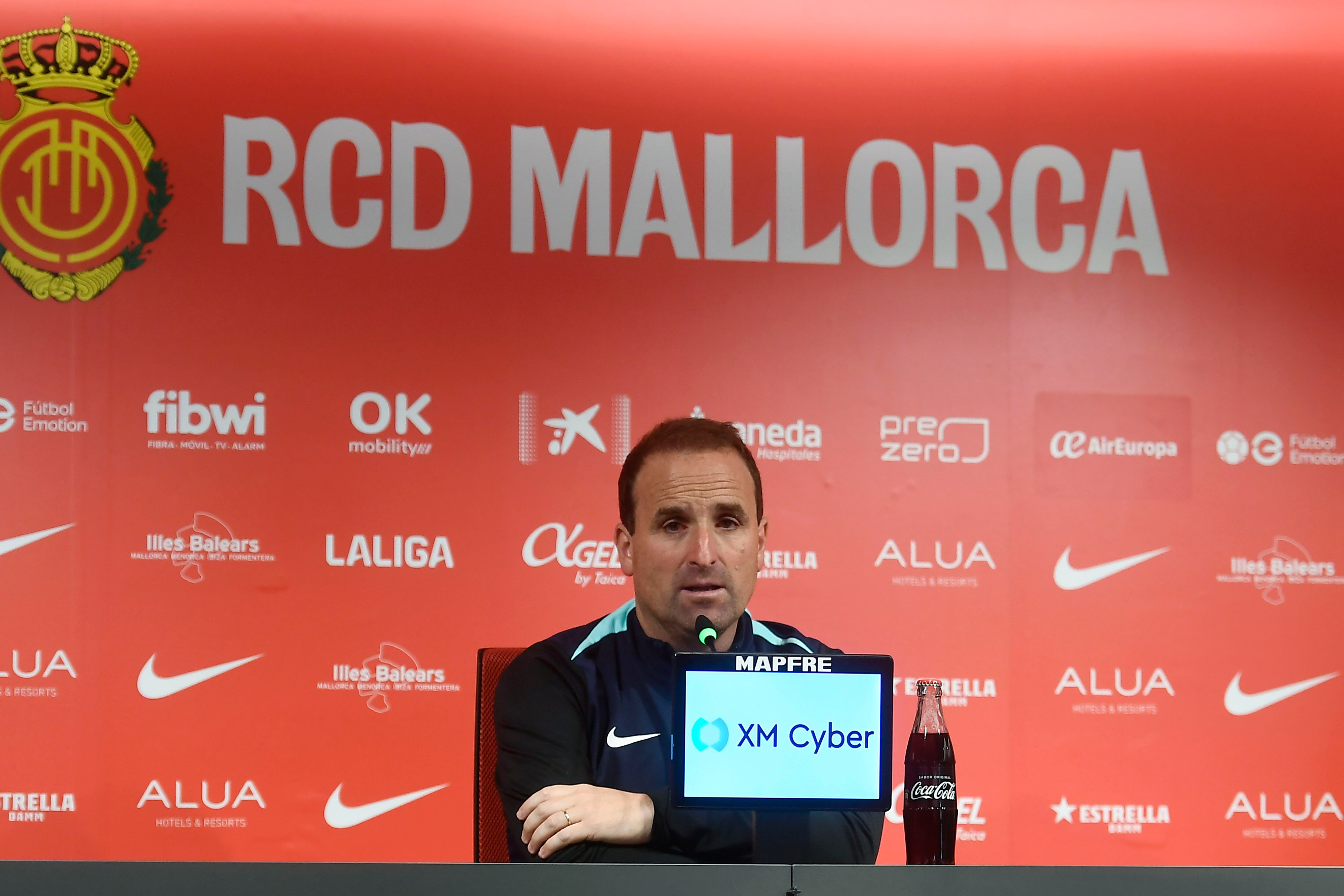 PALMA DE MALLORCA, 18/04/2025.- El entrenador del Mallorca, Jagoba Arrasate durante la rueda de prensa ofrecida este viernes. EFE/Miquel A. Borrás