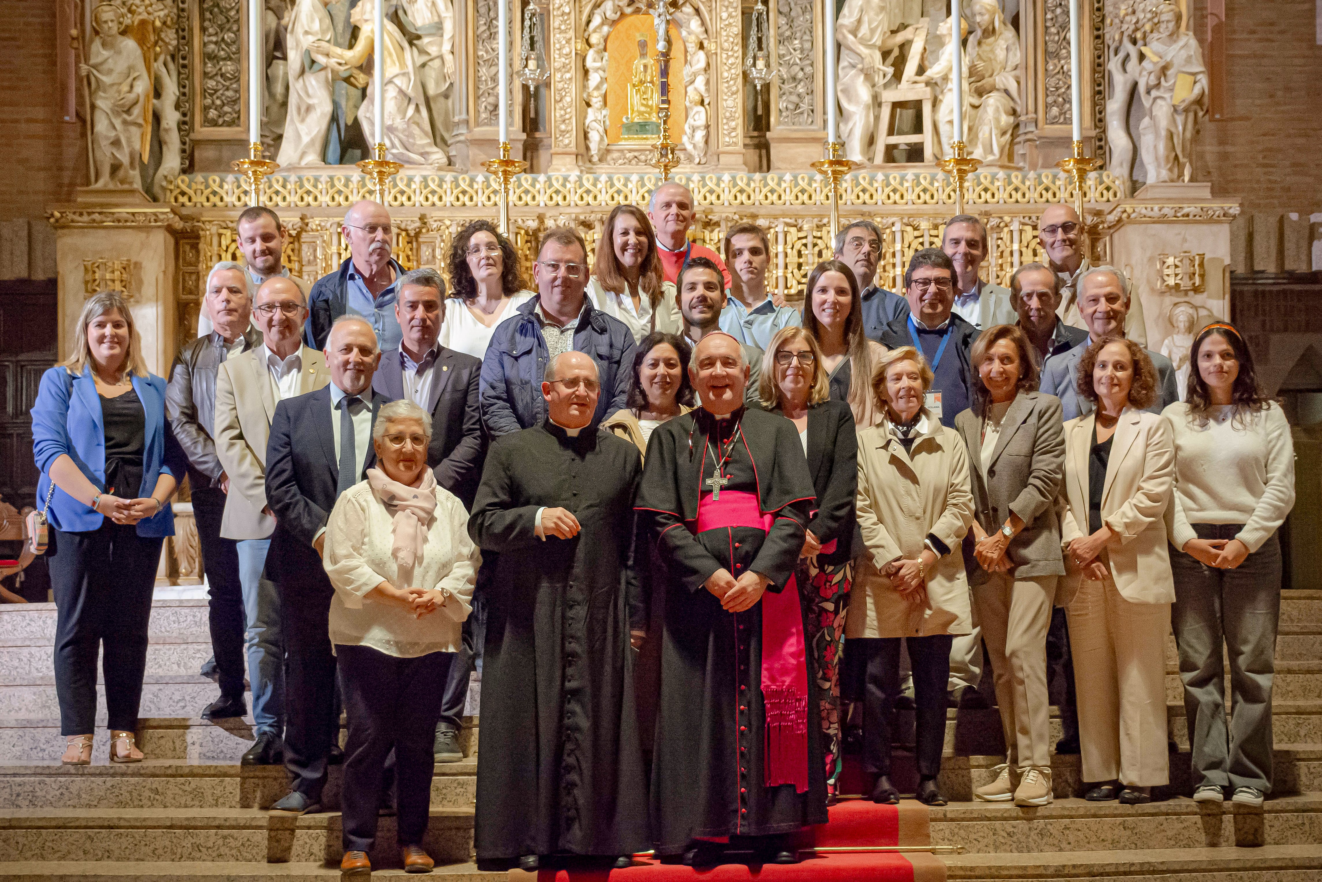 Autoridades junto al Obispo de Barbastro-Monzón en la 32ª Jornada Mariana de la Familia en Torreciudad