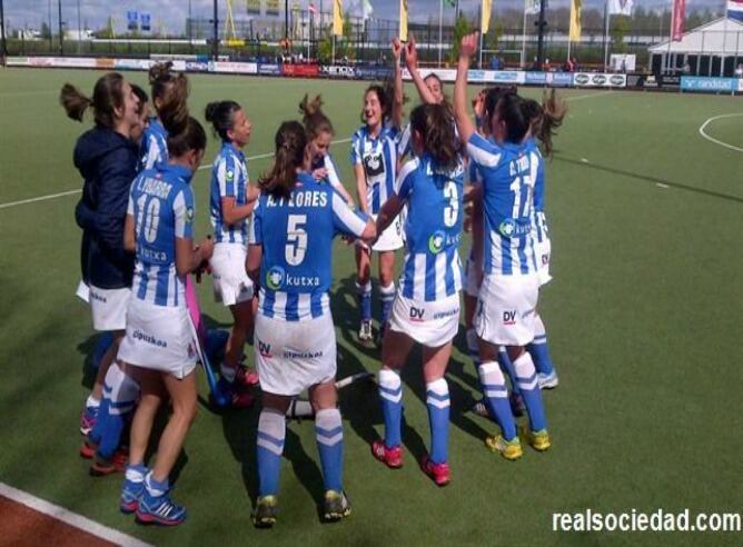 Las chicas de hockey de la Real Sociedad quieren celebrar en Bera Bera su pase a la final de la Liga.