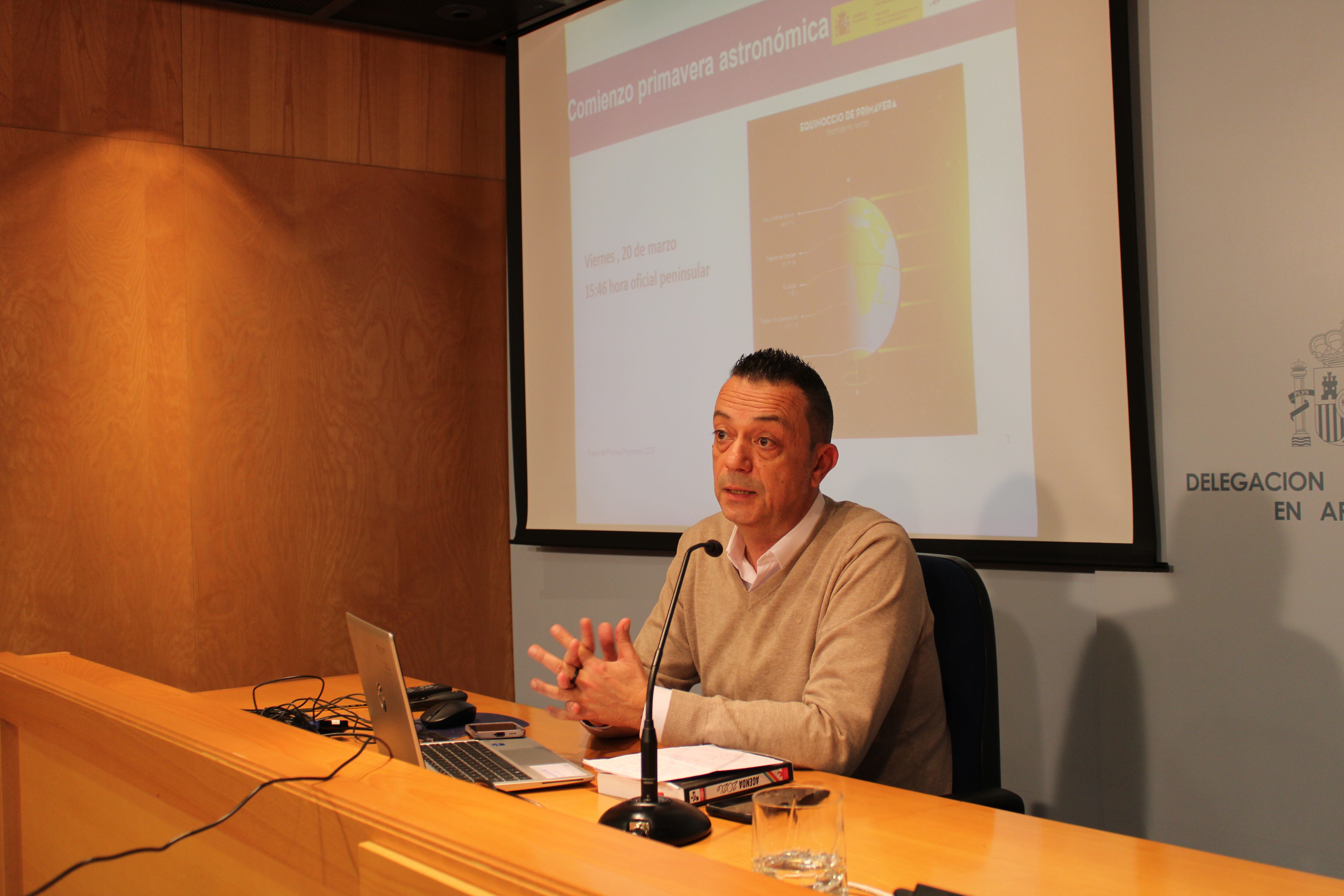 Arcadio Blasco, delegado de la AEMET en Aragón, presentando los datos del invierno y las previsiones de la primavera