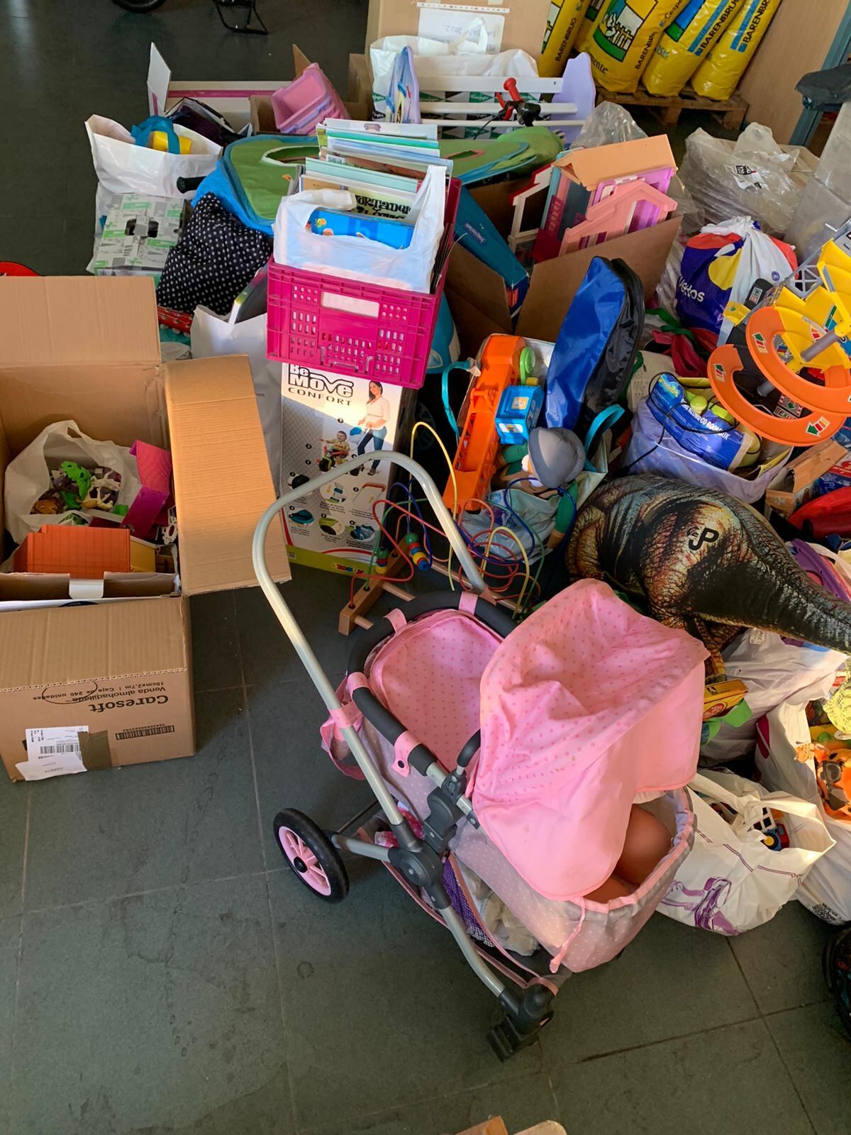 Algunos de los juguetes recogidos en Anoga, en Zurbano