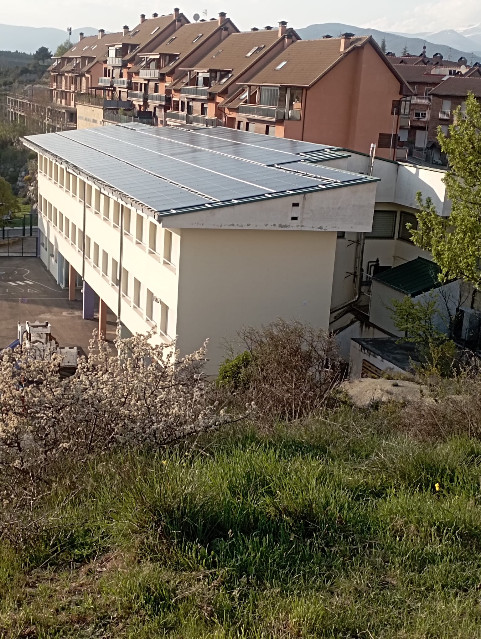 La escuela infantil Cardelina alberga la primera instalación de energía compartida en Sabiñánigo