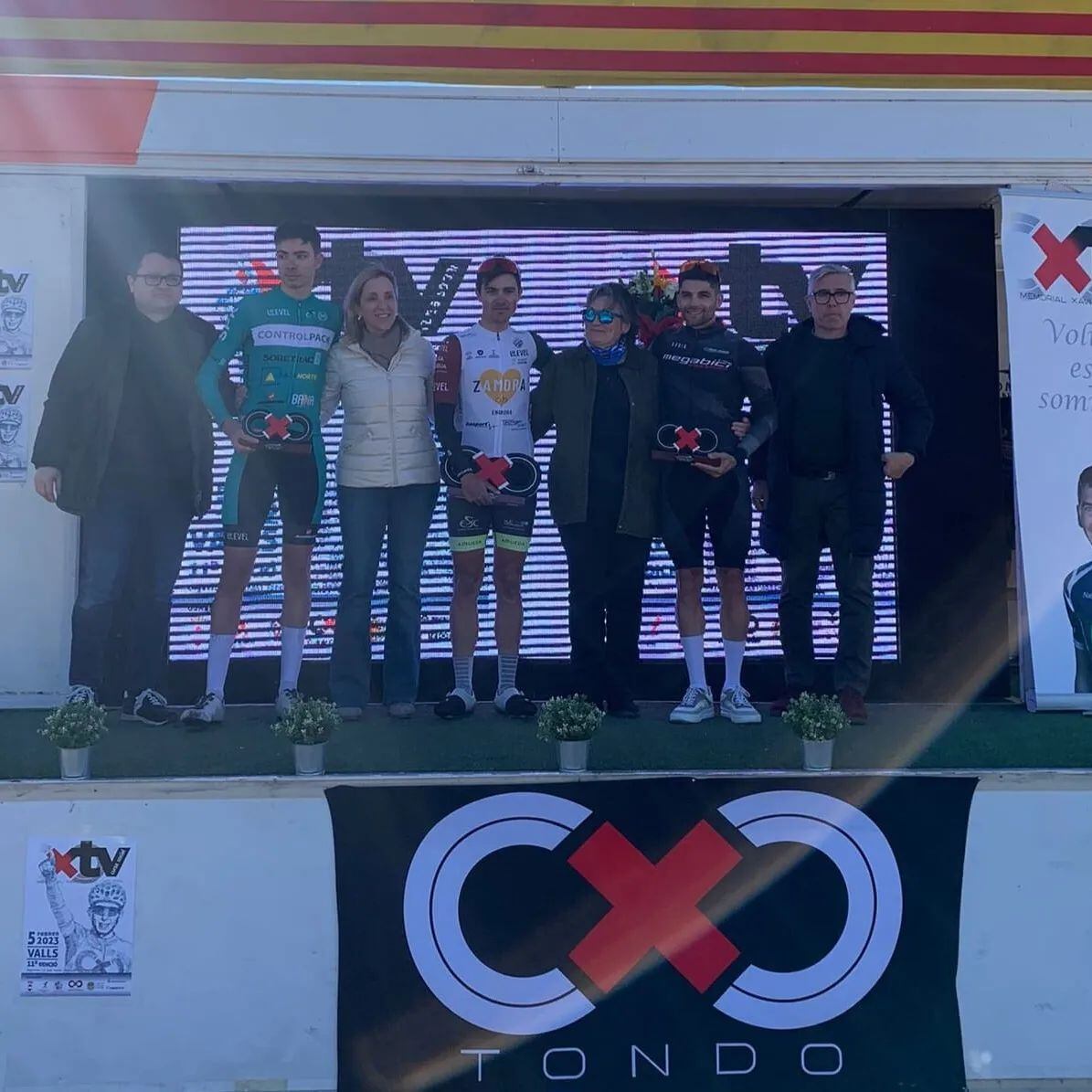 Óscar Rota en el podio de Valls