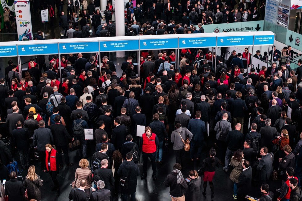 Asistentes llegando a una edición del MWC