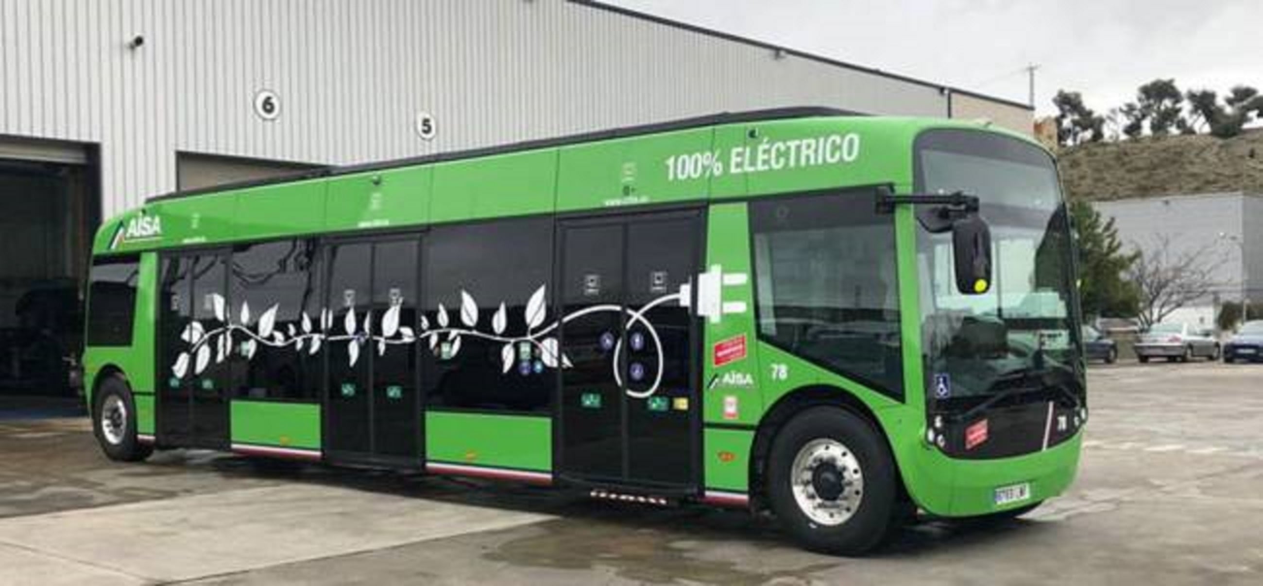 Uno de los autobuses eléctricos de la flota de la EMT de Fuenlabrada.