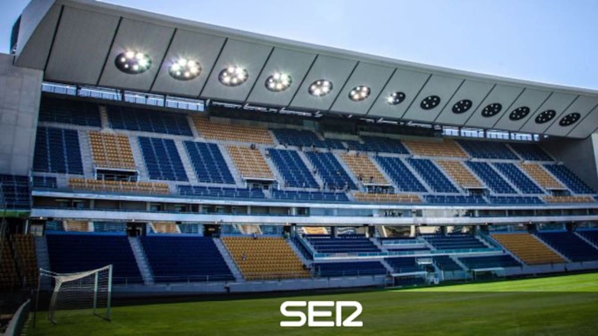 El Cádiz CF negocia con el Ayuntamiento la compra del estadio