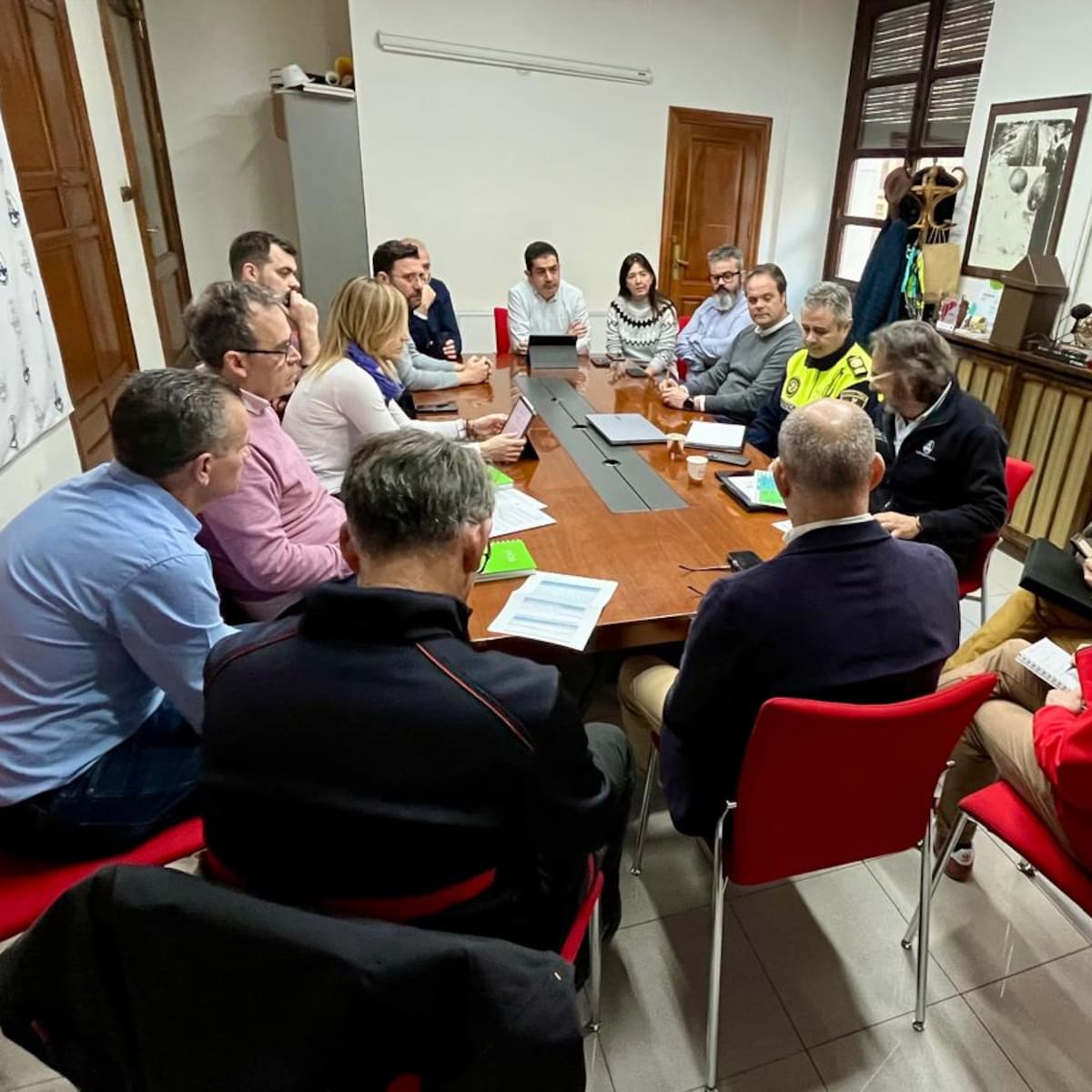 Alcoy cierra parques e instalaciones municipales ante la alerta naranja por fuertes vientos