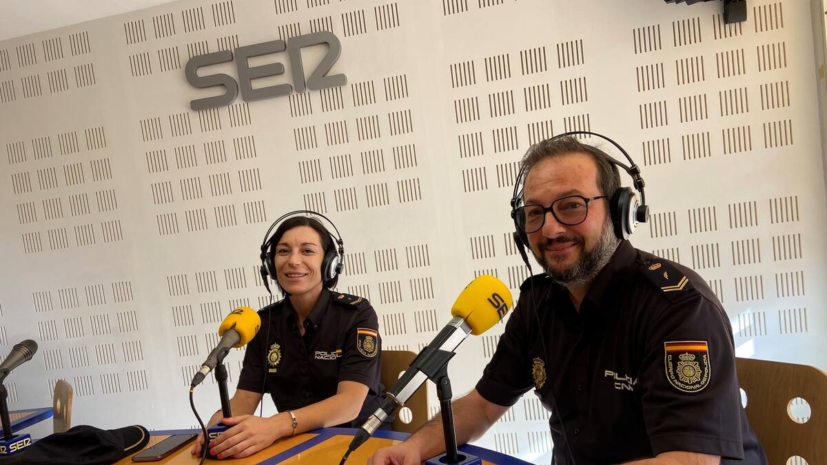 La Policía Nacional se acerca a los mayores de Ibiza ante el incremento de timos y estafas