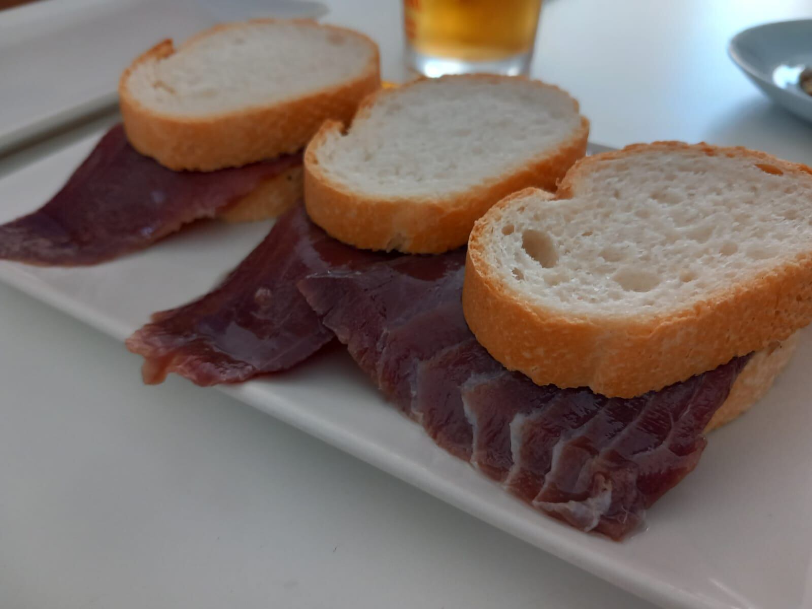 Montaditos de sarda