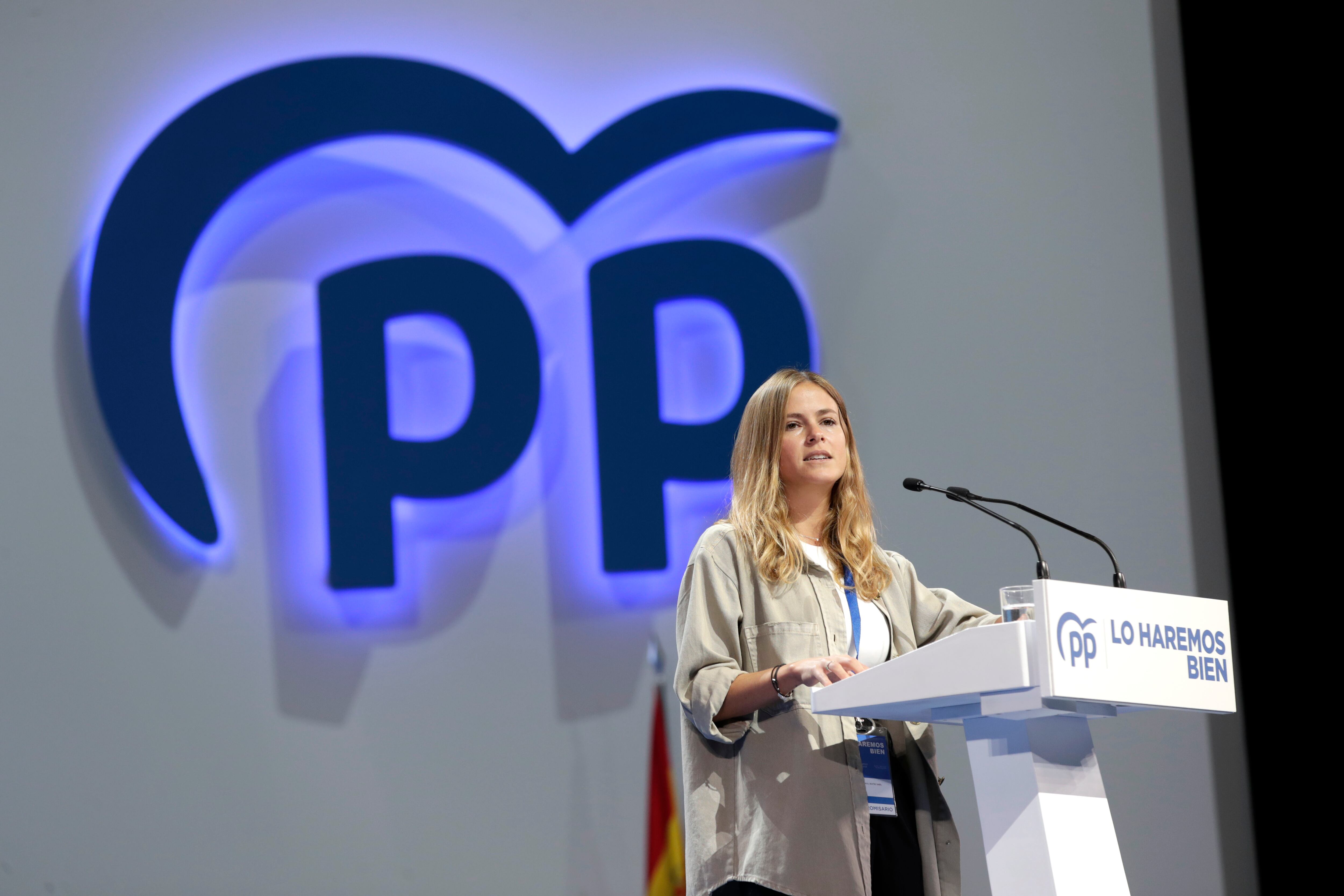 La presidenta de Nuevas Generaciones del partido, Beatriz Fanjul interviene en el XX Congreso Nacional del partido en Sevilla