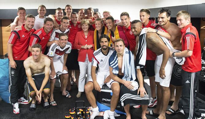 Angela Merkel, en Brasil con la selección alemana de fútbol