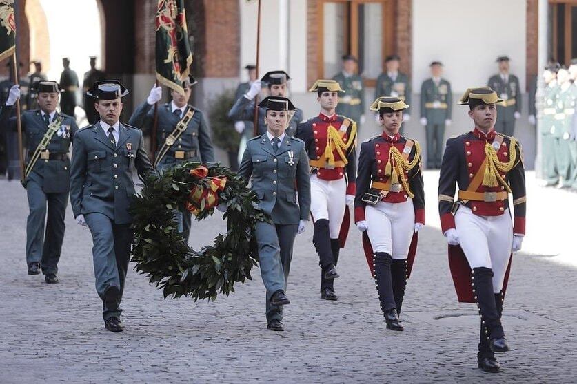 Guardia Civil ofrenda a los caídos