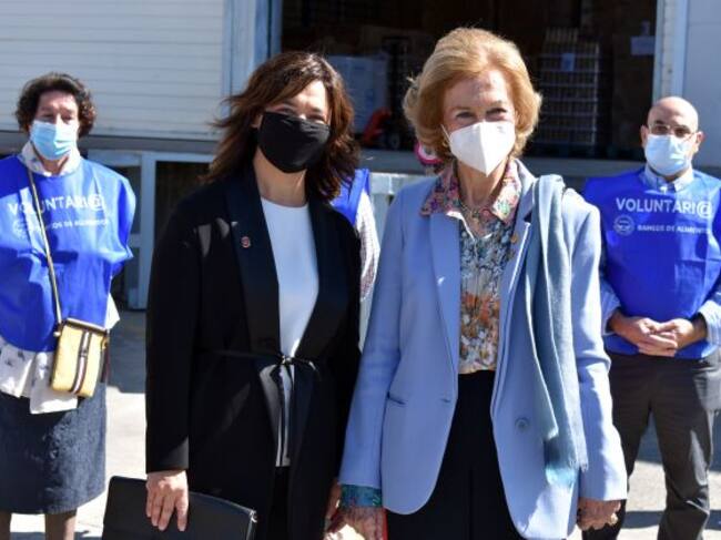 La reina emérita doña Sofía con la alcaldesa de Ciudad Real, Pilar Zamora, restablecida ya tras superar el coronavirus