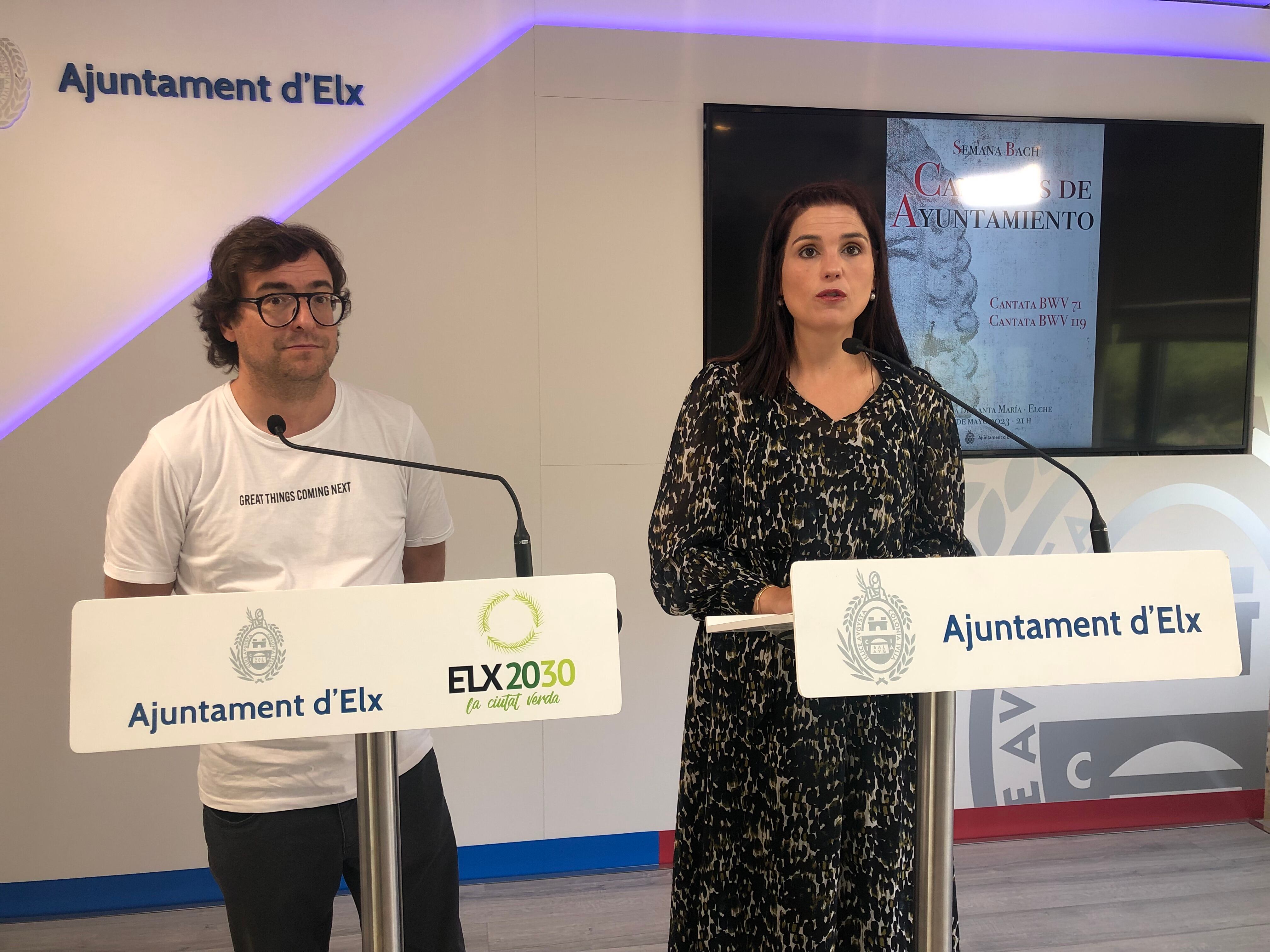 Concejala de Cultura de Elche, Marga Antón, y el director de la Semana de Bach, Rubén Pacheco