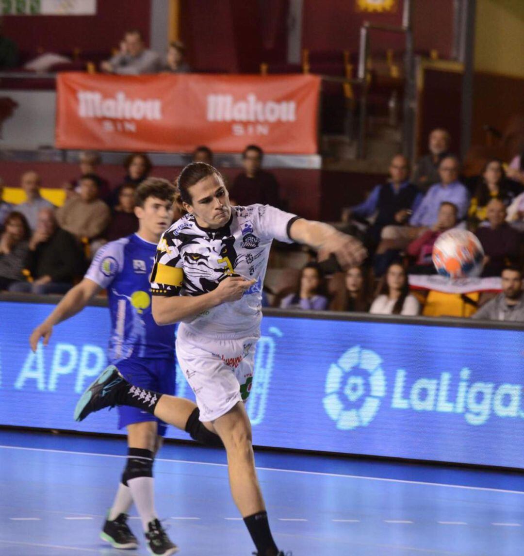 El ABANCA Ademar se acerca a la segunda posición