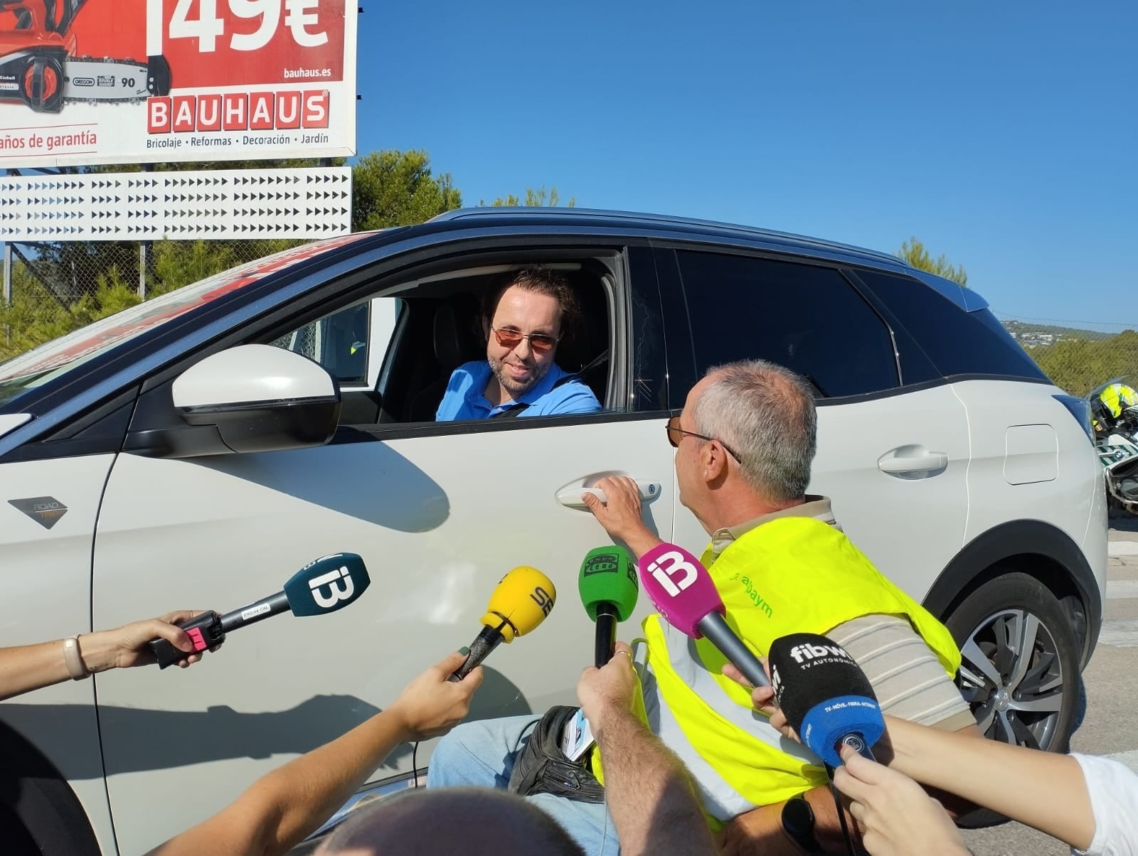 Una persona con discapacidad participa en la campaña de la DGT contra las distracciones al volante, explicando a los conductores su testimonio.
DELEGACIÓN DEL GOBIERNO EN BALEARES
09/10/2023