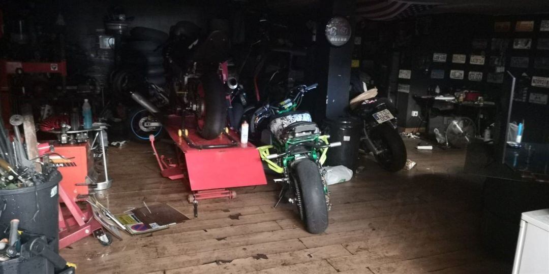 Garaje afectado en el incendio originado en Jerez