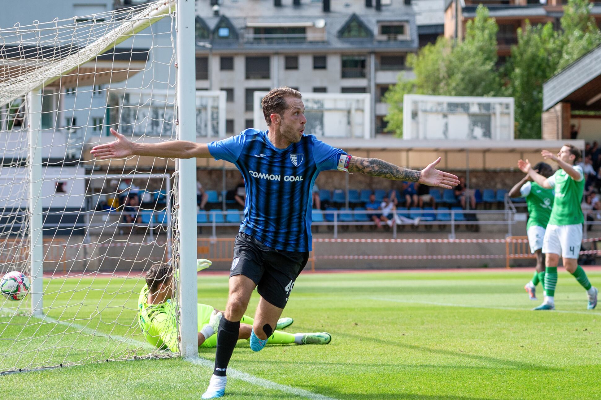 Gallego celebra el primer gol de l'Inter davant l'Hibernian.