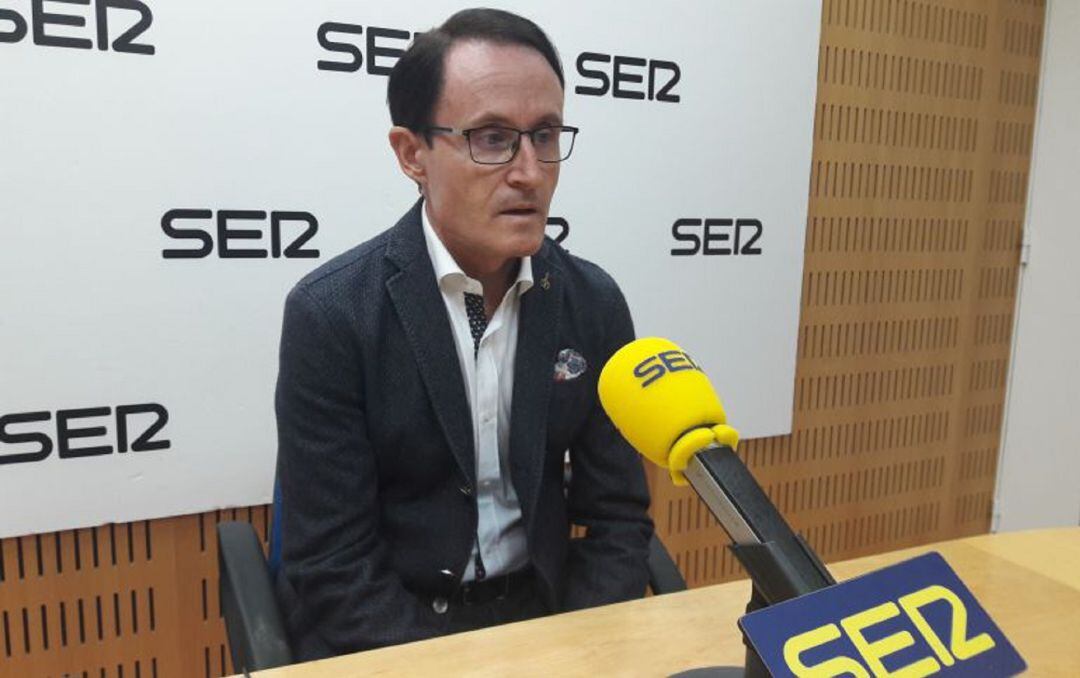 José Luis Díaz Manzanera en una imagen de archivo en los estudios de la Cadena SER en la Región de Murcia