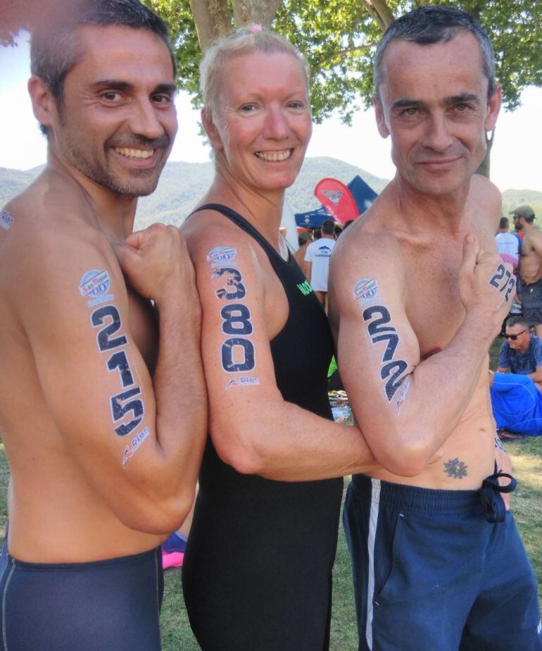 Joan de la Vega, Ute Hasse y Rafa Loyola, en la edición de aguas abiertas de 2017, en Banyolas