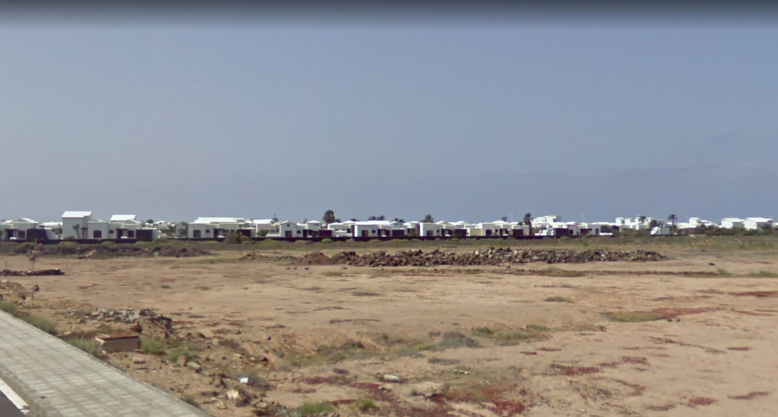 Vista de una de las parcelas libres de Montaña Roja en Lanzarote.