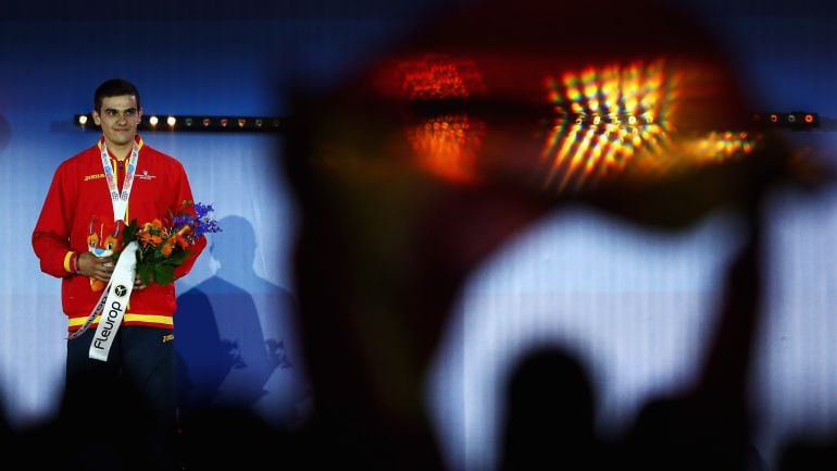 El atleta español, Bruno Hortelano, en la ceremonia de premios.