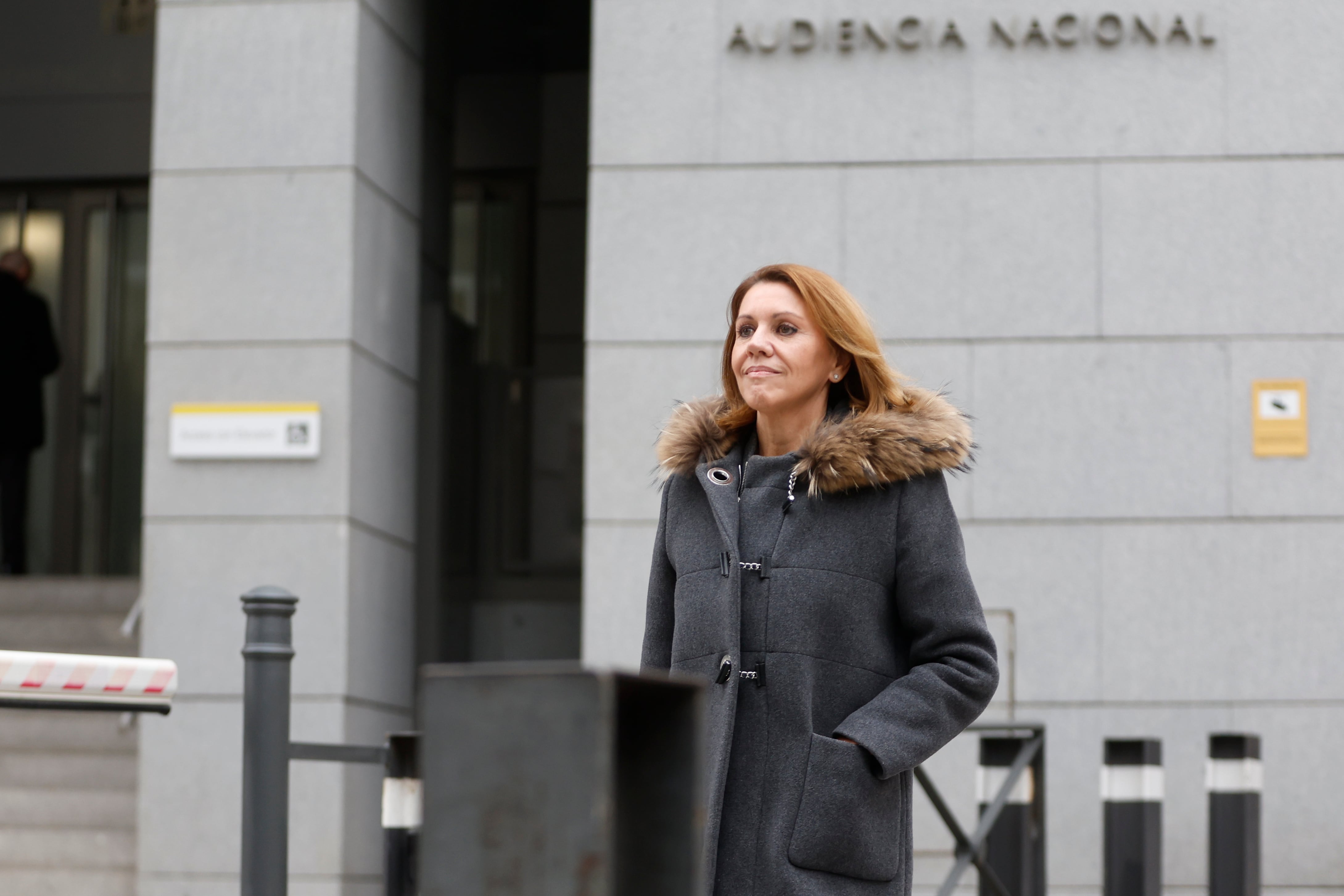 La ex secretaria general del PP María Dolores de Cospedal a la salida de la Audiencia Nacional tras declarar como testigo ante el juez Manuel García Castellón