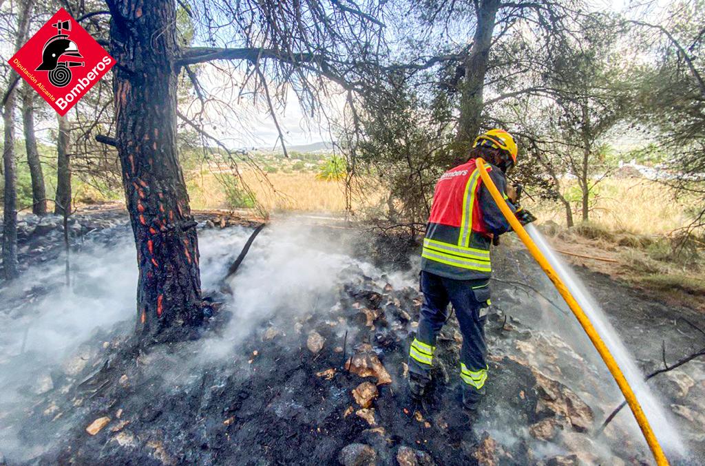 Labores de extinción del incendio.