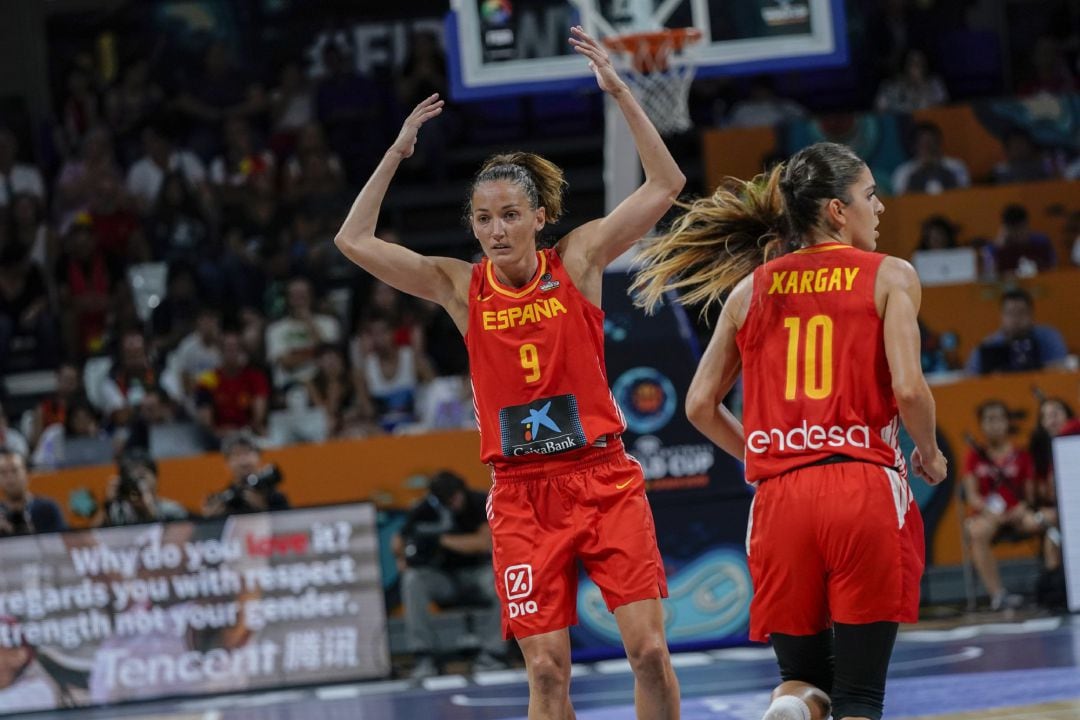 Laia Palau y Marta Xargay celebran una canasta de España 
 
 
 