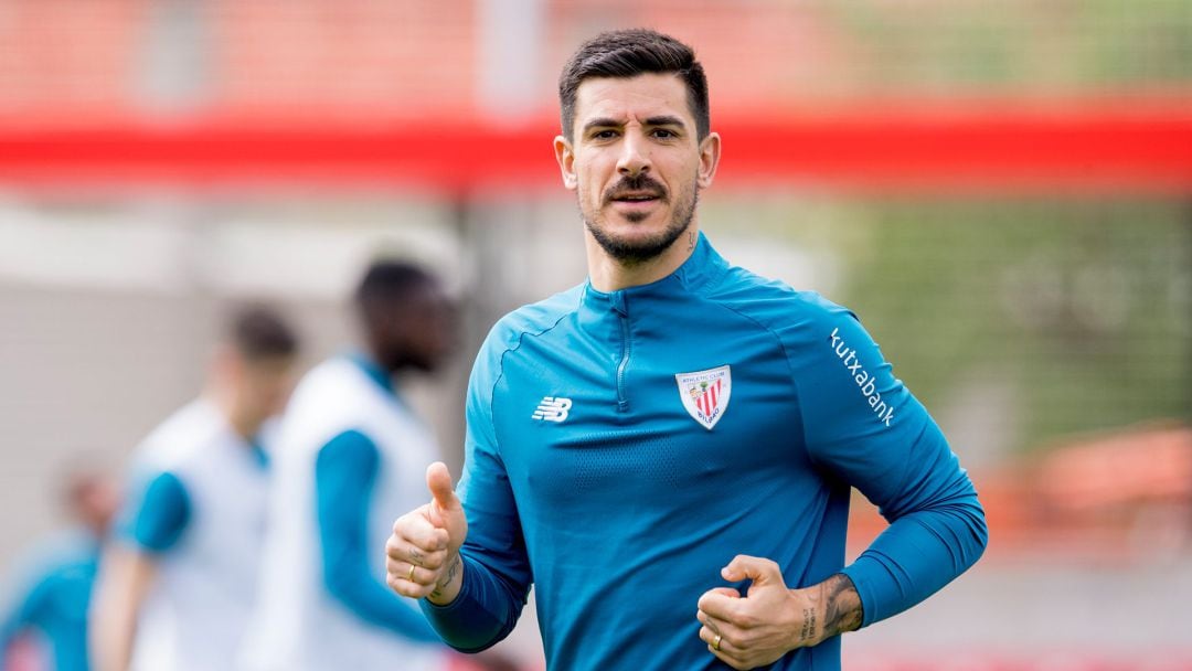 Yuri Berchiche en una sesión de entrenamiento en Lezama