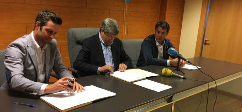 Firma del convenio entre Iberdrola y la Federación Gallega de Comerci