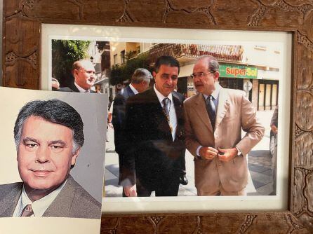 Fotos en la casa de Juan Antonio Palacios.