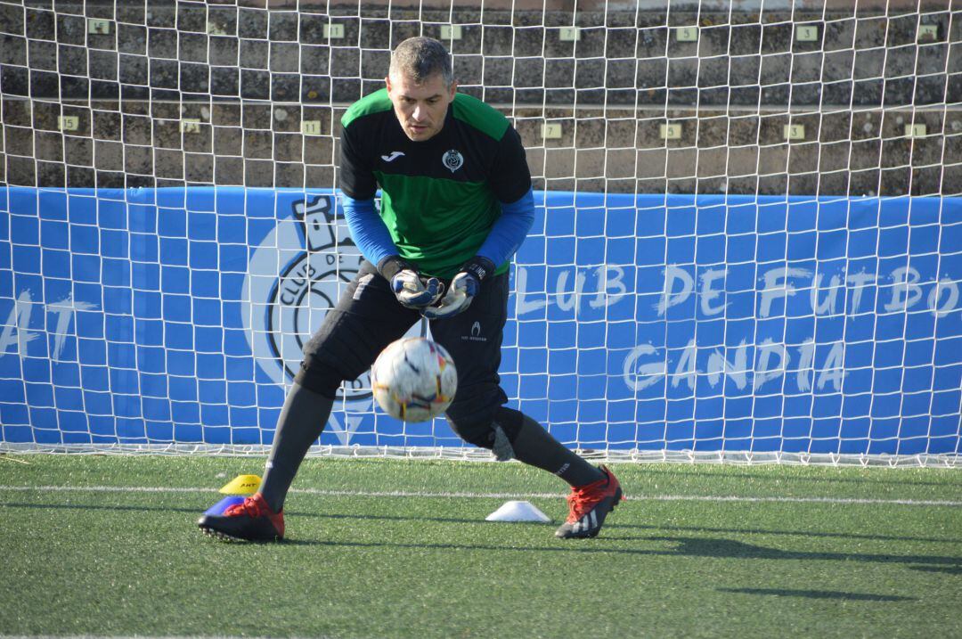 El portero Toni Peiró durante un entrenamiento