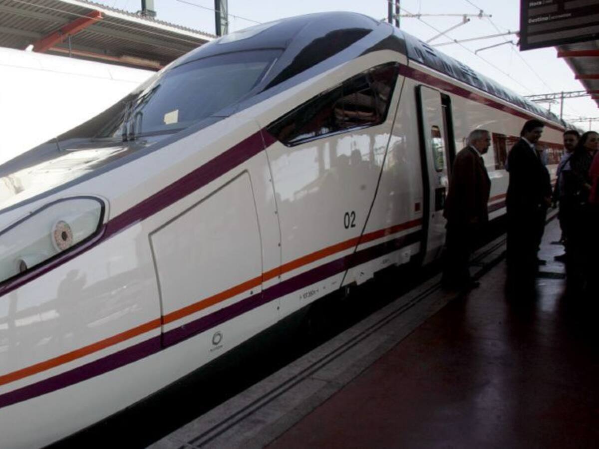Renfe ya conecta Sevilla y Granada en dos horas y media