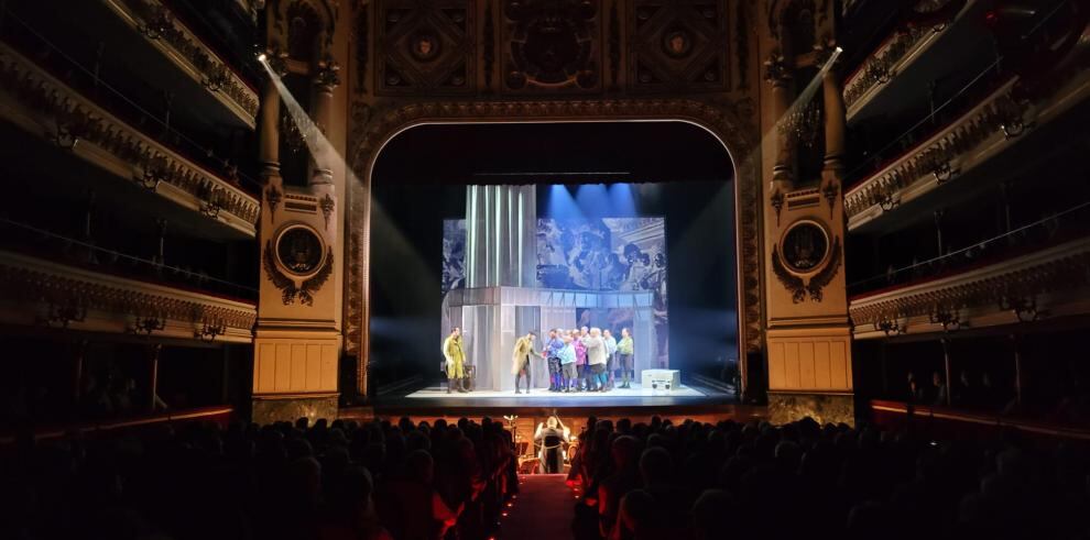 Momento del espectáculo en el teatro en Sevilla