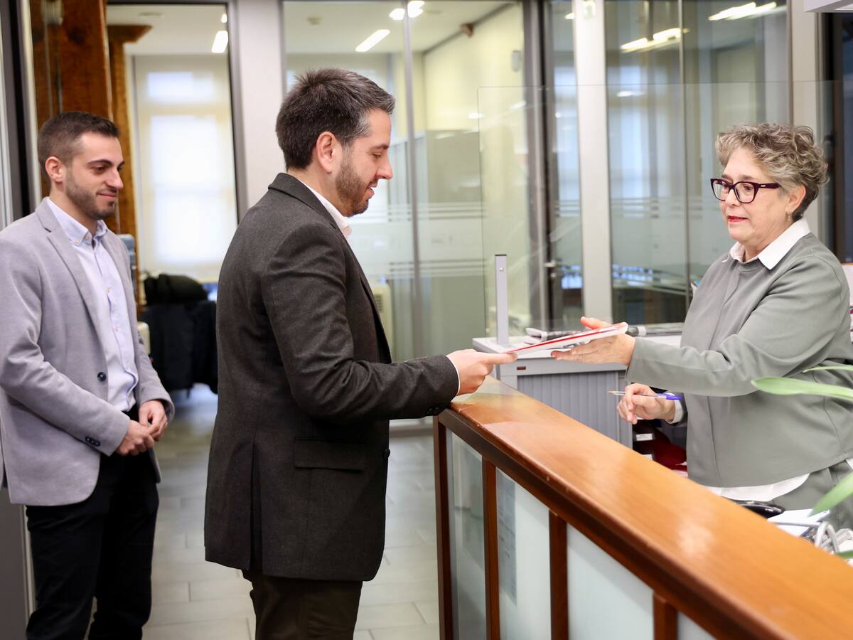 Más de 40 alcaldes socialistas muestran su apoyo a Javier García para liderar el PSOE riojano