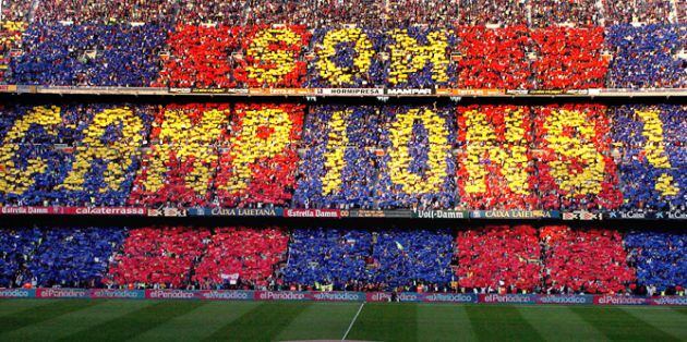 Mosaico desplegado en la grada del Camp Nou en 2006