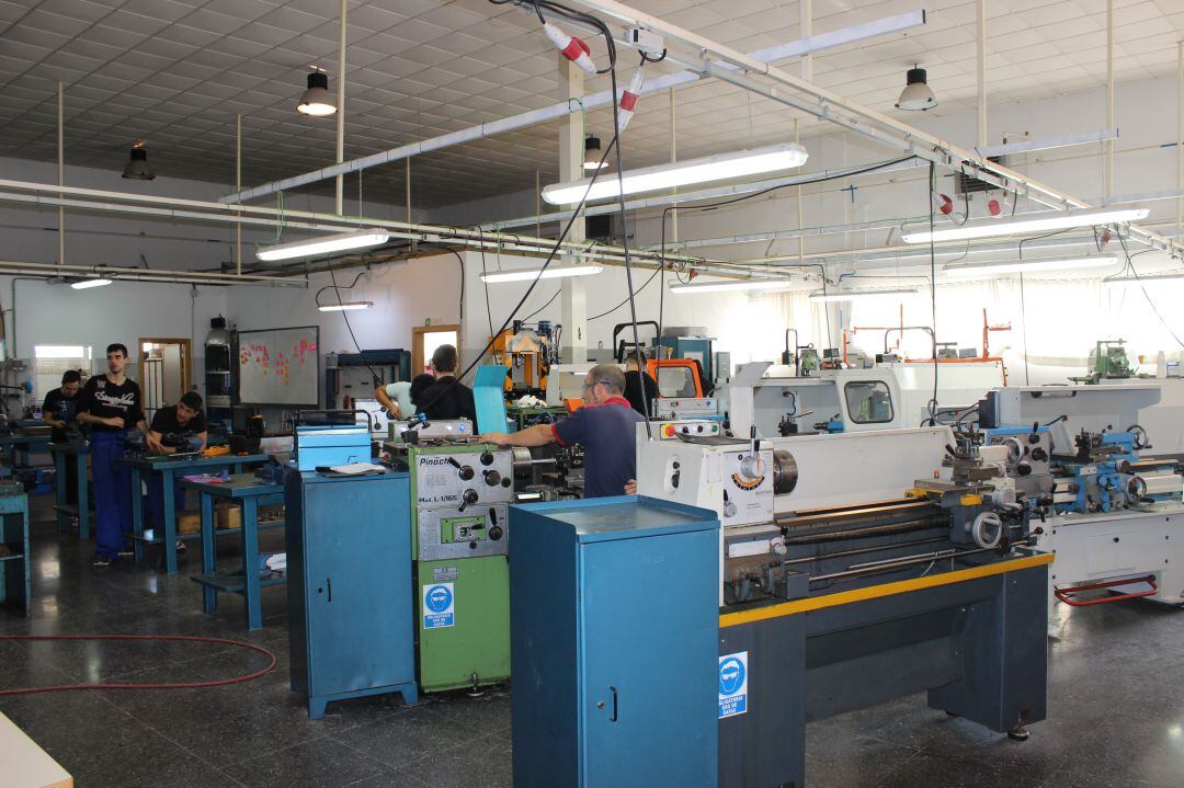 Una aula de formación de un ciclo de FP en el instituto Cotes Baixes de Alcoy, en imagen de archivo.
