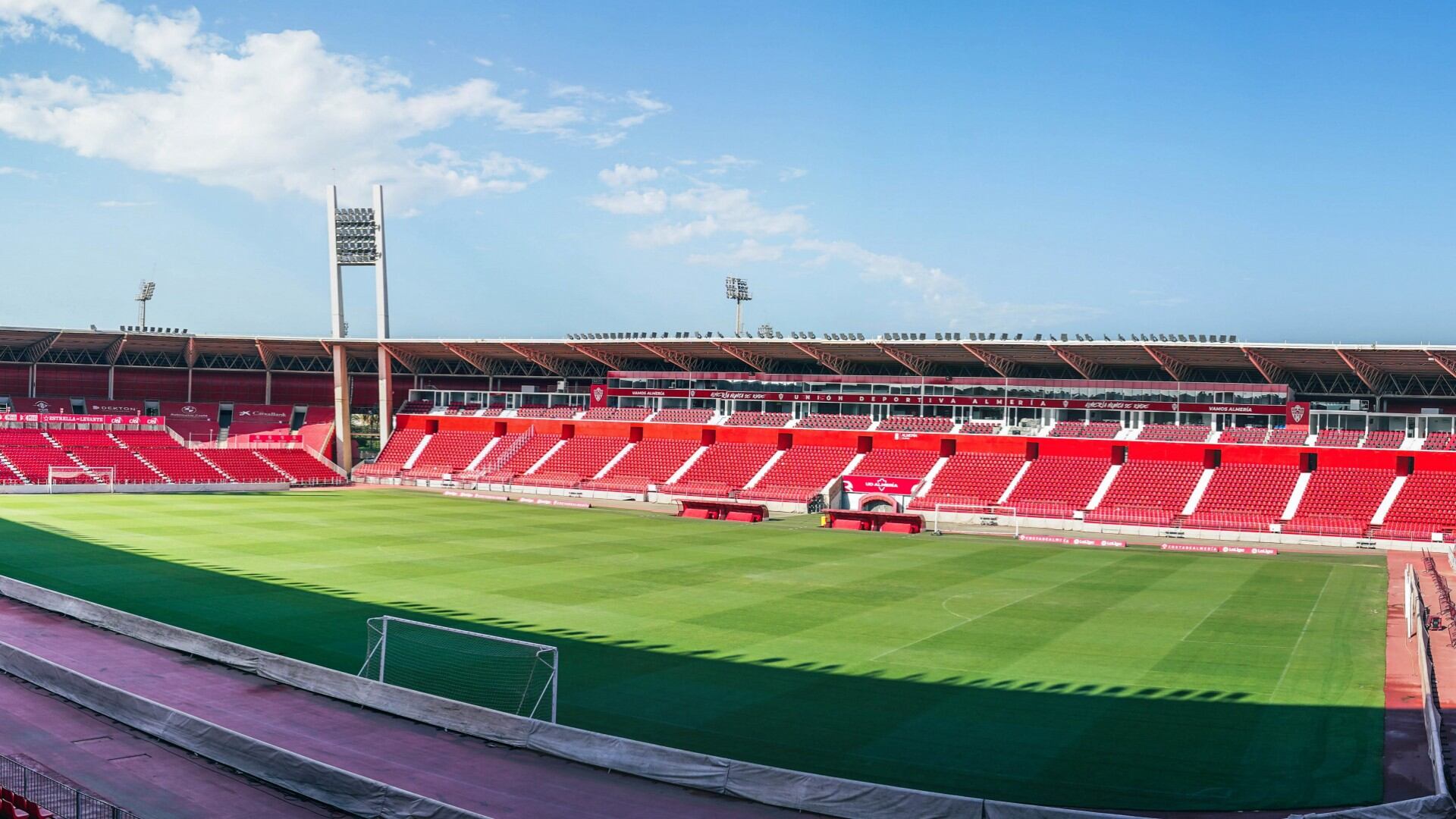 El Almería llega a un acuerdo con la RFEF para la cesión del estadio.