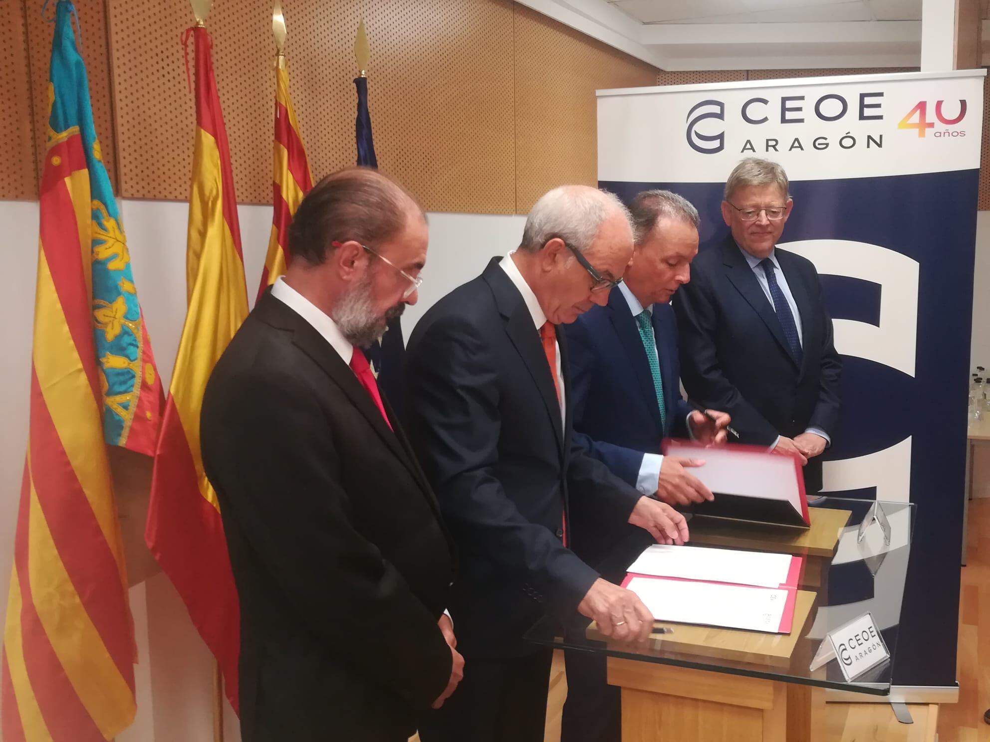 Aragón y Valencia han firmado en Zaragoza una declaración para que se acelere la mejora del corredor ferroviario Cantábrico - Mediterráneo