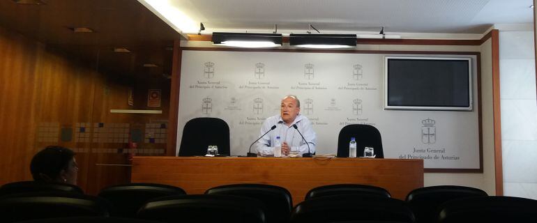 El diputado popular Jos&amp;eacute; Agust&amp;iacute;n Cuervas Mons en rueda de prensa para hablar del futuro de SOGEPSA.